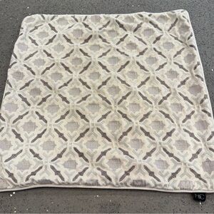 Hallmark Collectibles decorative pillow cover ! 18.5 x 18.5 inch